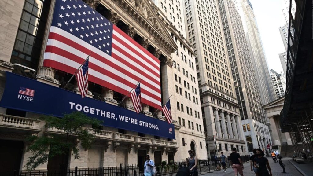 Wall Street: Πόσο γιγάντια είναι και τι κάνουν οι Αμερικανοί για αυτό;